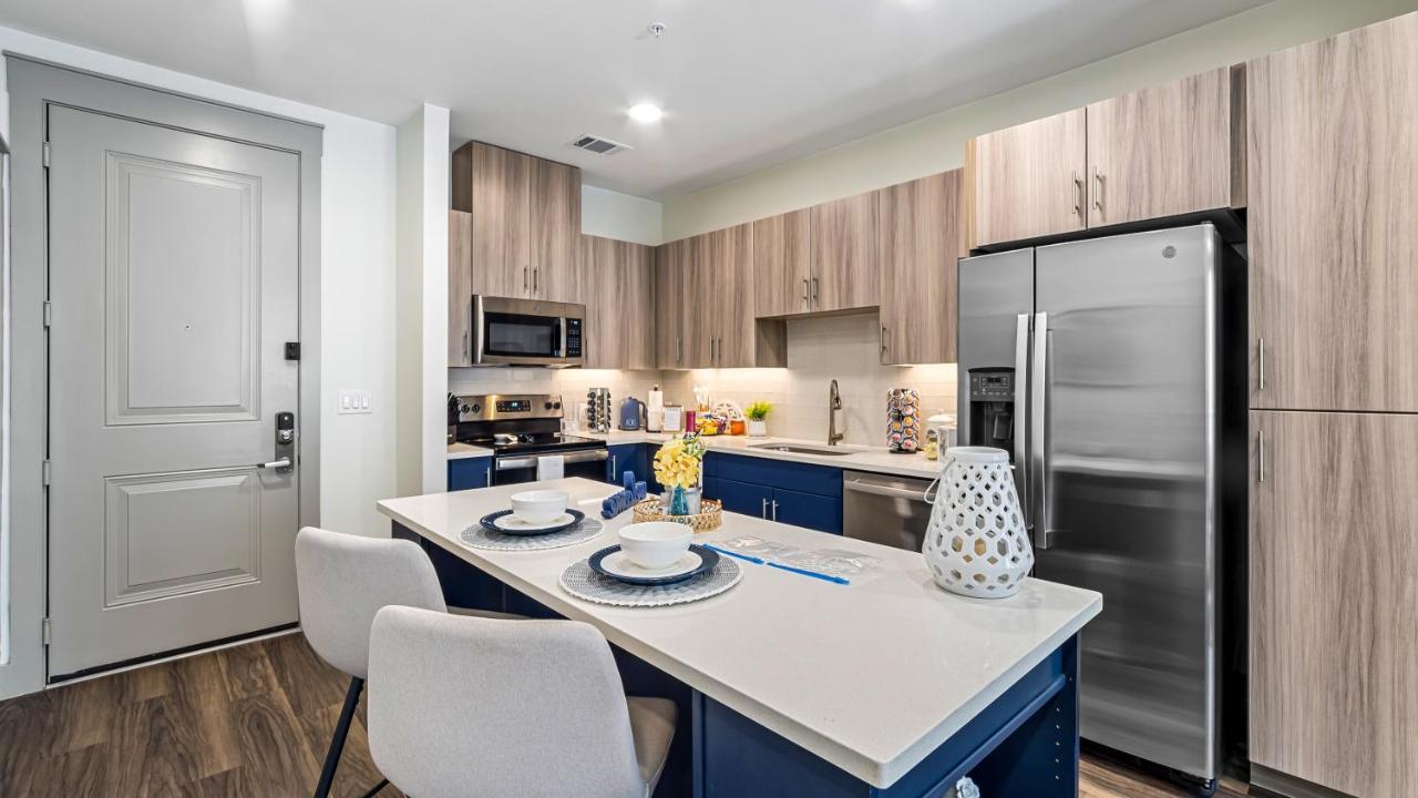 Cozy Retreat-Free Reserved Parking-Pool Addison Exterior foto